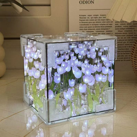 Tulip cube mirror lamp